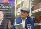 Julio Cáceres presentó su libro de sonetos