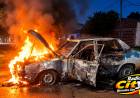 Mercedes: Bomberos Voluntarios intervinieron ante un incendio que afectó por completo a un automovil 