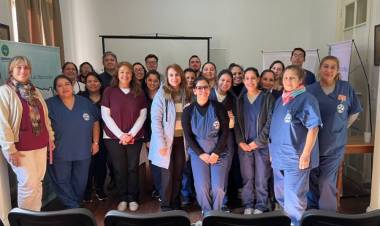 Mercedes : Médicos residentes exponen trabajos de investigación y de casos clínicos