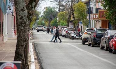 Valdés apuesta a ganador: Acordó con Juana Gauto 50 cuadras de asfalto