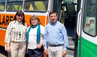 Mercedes : El Colegio Secundario del Paraje Boquerón recibió un colectivo 