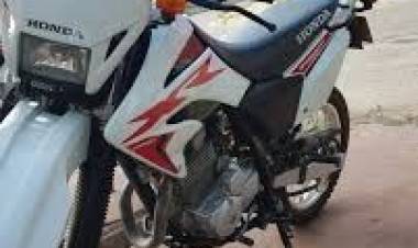 En Mercedes  la Policía recupero una Honda Tornado 