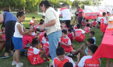 Mercedes : El Club Social y Deportivo Taragüí cerró el año junto a sus infantiles en el barrio Itatí