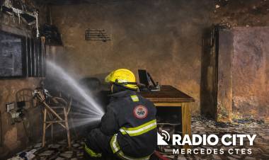 Mercedes: incendio en una vivienda del barrio 100 Viviendas generó importantes daños