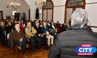 Emotiva jornada cultural en Mercedes con la presentación del libro de Fernando Abelenda