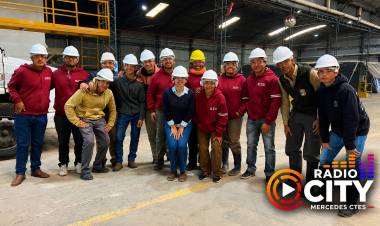 Mercedes: alumnos becados por Fundación Cimientos visitaron la planta de Adecoagro