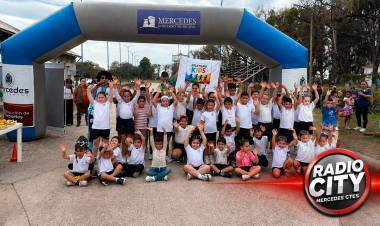 Gran participación en el inicio de Corre Mercedes en el Sambódromo