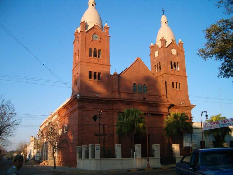 Comenzaron reconstrucción de la iglesia que data de 1881 en Mercedes