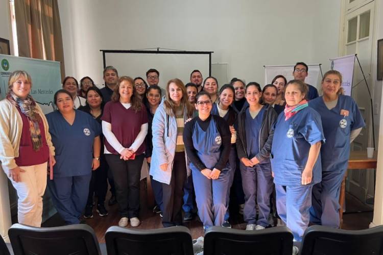 Mercedes : Médicos residentes exponen trabajos de investigación y de casos clínicos