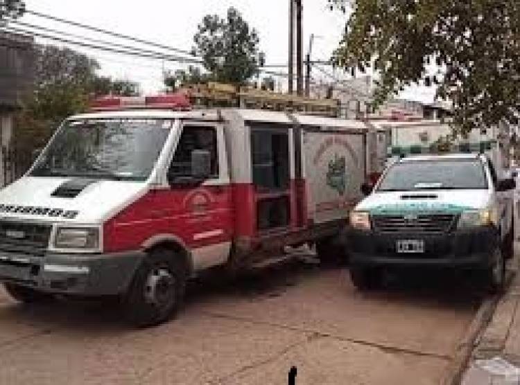 Mercedes :  Se Incendió una vivienda lindera al Colegio  del Bº Comunicaciones