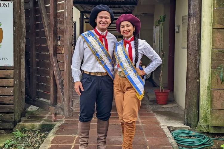 Mercedes recibió la visita de la Pareja Nacional del Chamamé