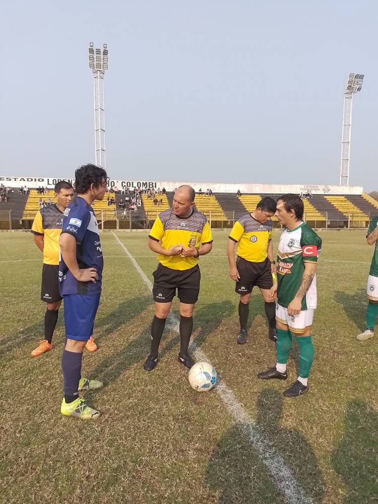 Final del Futbol de primera : APINTA Y PASO EMPATARON EN EL PRIMER CHOQUE
