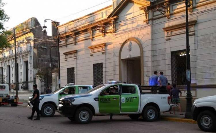 Mercedes:  Moto Sustraída y Herramientas Desaparecen en Pleno Día