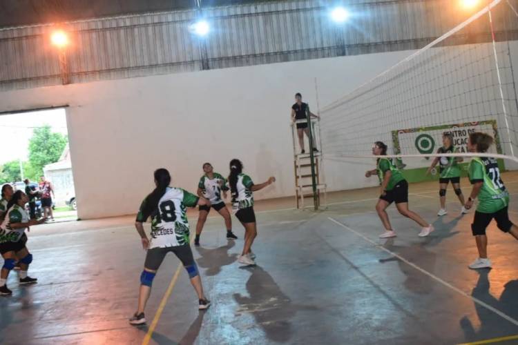 Mercedes : Inició el campeonato local de Newcom