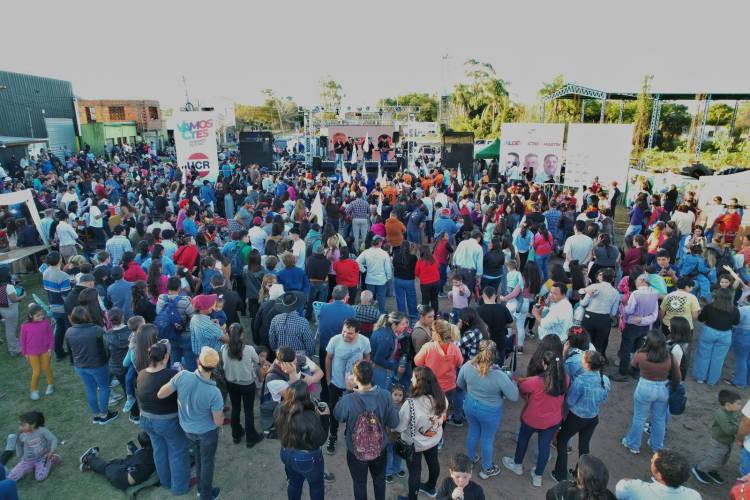 Plata hay!  Víctor gasto 40 Millones para festejar el día del amigo en Mercedes 