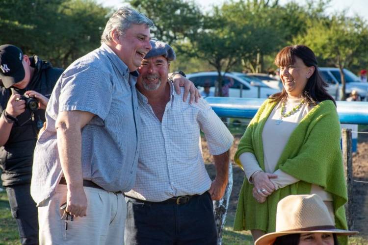 En Campaña!  Juana y Virgilio participaron de un evento en paraje Boquerón 