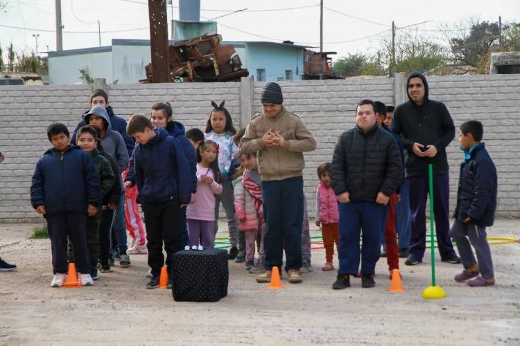 Mercedes : Taller Manos Inquietas: Alegría Y Juegos Para Los Niños