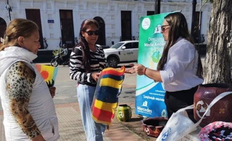 Mercedes : Exitoso dia de Eco Canje