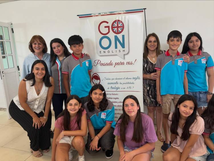 Mercedes : Acto de Colación 2025 de la Universidad Siglo 21 y el Instituto de Inglés “Go On”