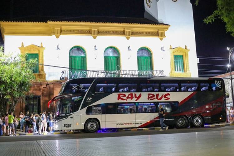 Mercedes: Emotiva despedida a estudiantes que partieron rumbo a las Cataratas del Iguazú