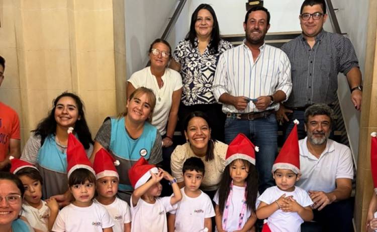 Los niños del Jardín Garabatos visitaron el Salón del Concejo Deliberante