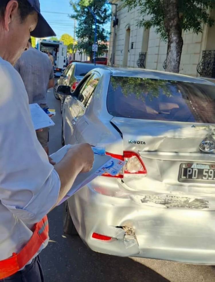 Mercedes : Choque múltiple en el centro: trabajaron Tránsito y Policía 