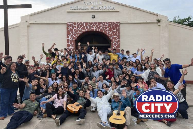 Entusiasta misión realizan católicos en Felipe Yofre