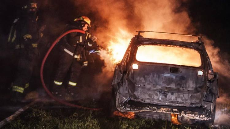 MERCEDES: se incendió un auto sobre Ruta 123
