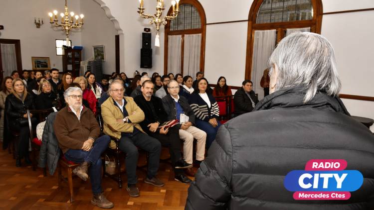 Emotiva jornada cultural en Mercedes con la presentación del libro de Fernando Abelenda