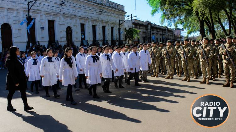 Mercedes conmemoró el Día de la Bandera con promesa de lealtad, juramento militar y desfile