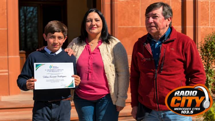 Mercedes: Reconocieron a padrinos y a un alumno de la Escuela N.º 579 del Paraje Boquerón